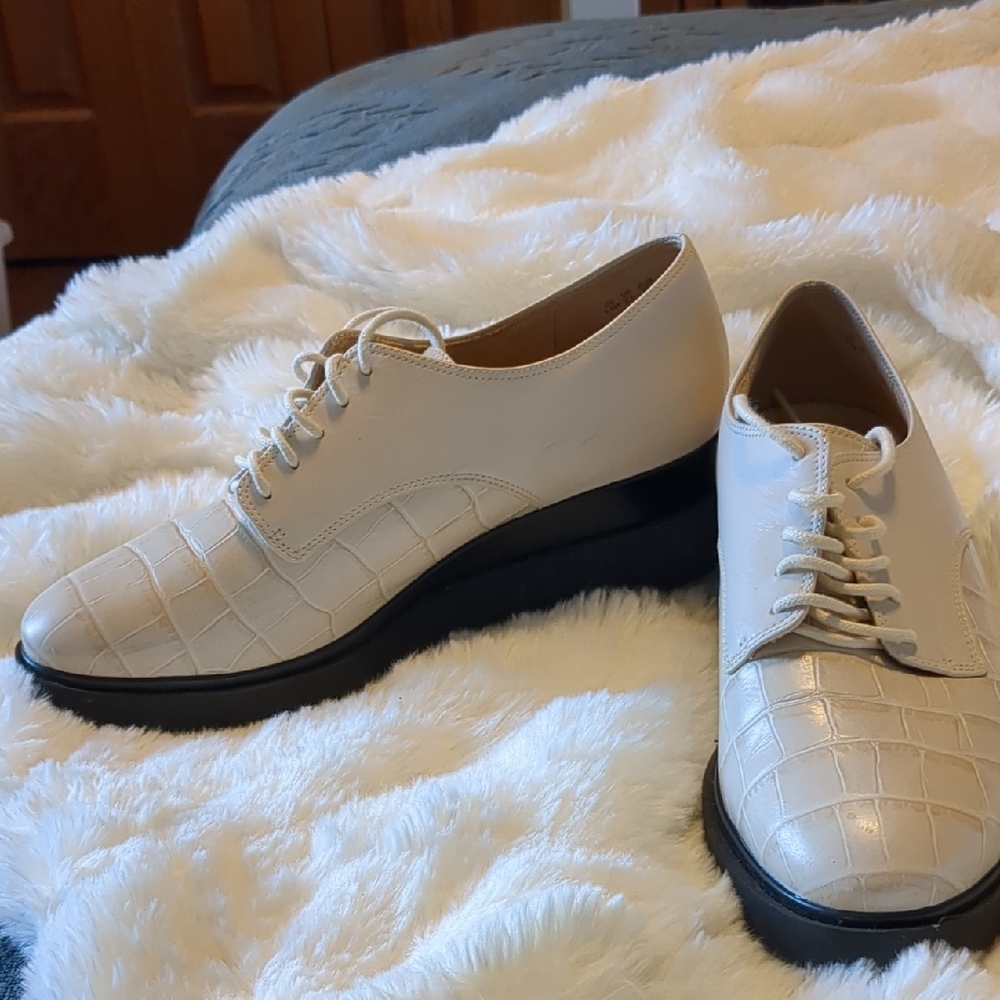 Naturalizer Cream Croc-Embossed Flats